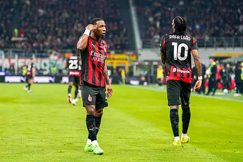 بعد 15 عاما.. ميلان يهيمن على الديربي ويُسقط الإنتر في الكالتشيو